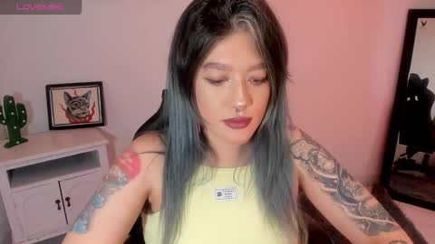 Snapshot of kat_apple chatting on 10.24.25 Alicia online show from 10.24.25