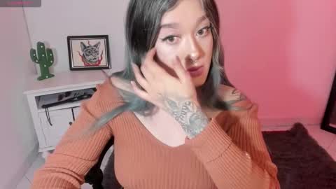 Snapshot of kat_apple chatting on 11.06.25 Alicia online show from 11.06.25