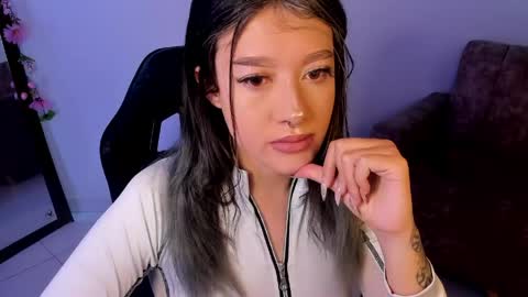 Snapshot of kat_apple chatting on 05.12.26 Alicia online show from 05.12.26