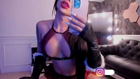 Snapshot of kataadelafontaine chatting on 12.24.24 Kata online show from 12.24.24