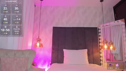 Snapshot of kataliina_18 chatting on 12.15.24 Kat online show from 12.15.24