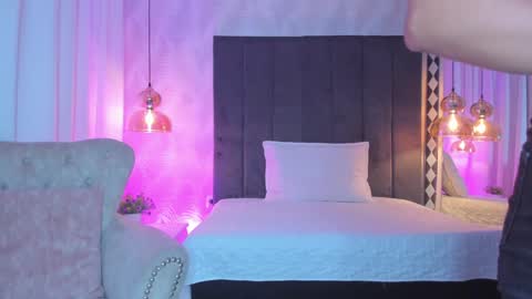 Snapshot of kataliina_18 chatting on 12.18.24 Kat online show from 12.18.24