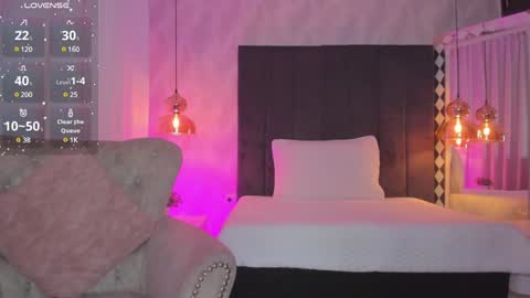 Snapshot of kataliina_18 chatting on 12.26.24 Kat online show from 12.26.24