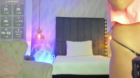 Snapshot of kataliina_18 chatting on 12.28.24 Kat online show from 12.28.24