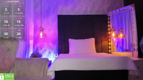 Snapshot of kataliina_18 chatting on 12.29.24 Kat online show from 12.29.24