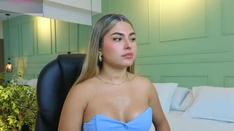 Snapshot of kataliina_18 chatting on 09.14.25 Kat online show from 09.14.25