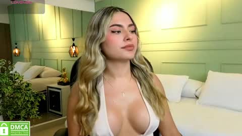 Snapshot of kataliina_18 chatting on 09.25.25 Kat online show from 09.25.25