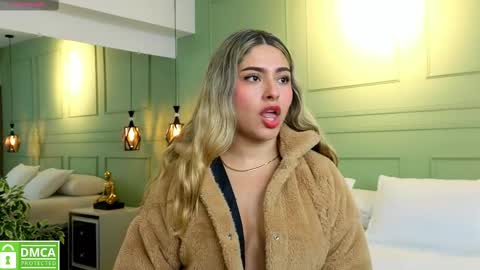 Snapshot of kataliina_18 chatting on 09.30.25 Kat online show from 09.30.25