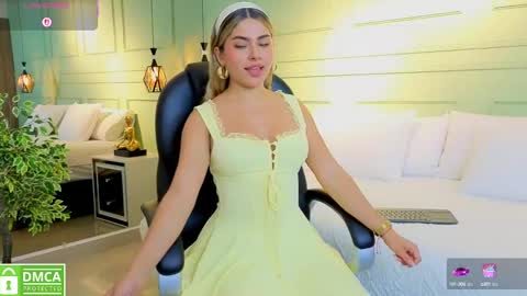 Snapshot of kataliina_18 chatting on 10.07.25 Kat online show from 10.07.25