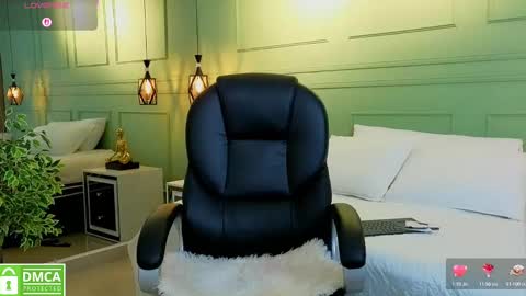 Snapshot of kataliina_18 chatting on 10.10.25 Kat online show from 10.10.25