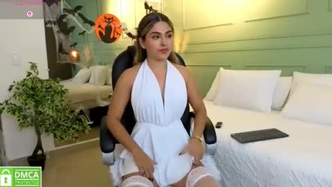 Snapshot of kataliina_18 chatting on 10.24.25 Kat online show from 10.24.25