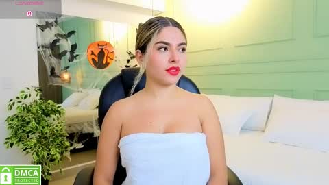 Snapshot of kataliina_18 chatting on 10.28.25 Kat online show from 10.28.25