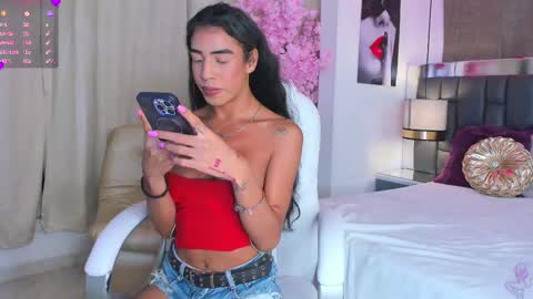 Kata Millants online show from 02.13.25