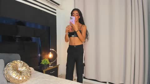Kata Millants online show from 02.16.25