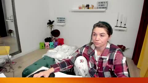    online show from 03.04.25