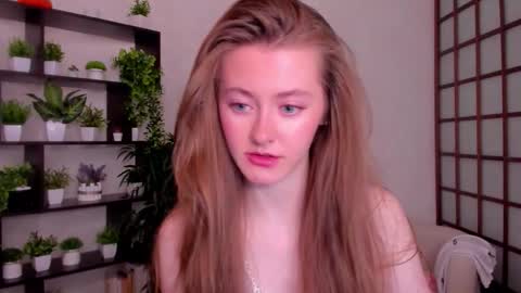 Snapshot of kate_cuddle chatting on 10.02.25 Kate online show from 10.02.25