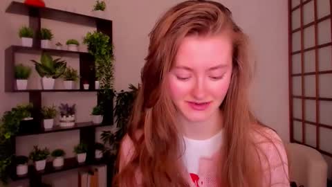 Snapshot of kate_cuddle chatting on 10.08.25 Kate online show from 10.08.25