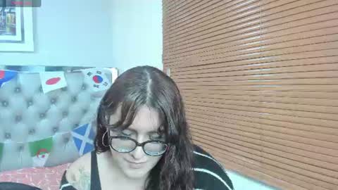 Snapshot of kate_pickman chatting on 06.18.26 kate online show from 06.18.26
