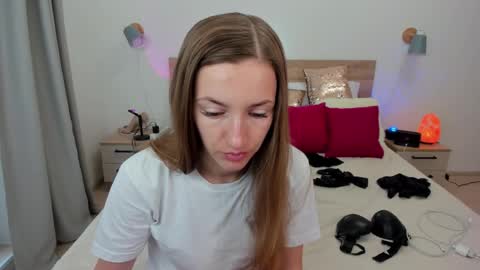 kate_redgar online show from 09.17.25