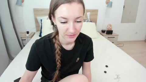 kate_redgar online show from 04.18.26