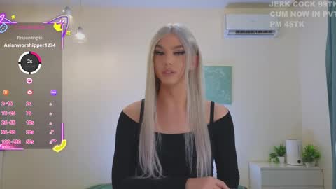 Snapshot of katebxtch chatting on 09.10.25 Kate online show from 09.10.25