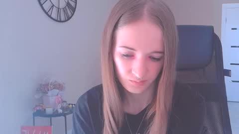 katekayer online show from 09.30.25