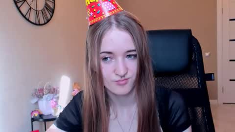 katekayer online show from 10.28.25