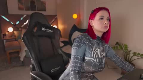 Snapshot of kateowens chatting on 10.08.25 Kate Owens online show from 10.08.25