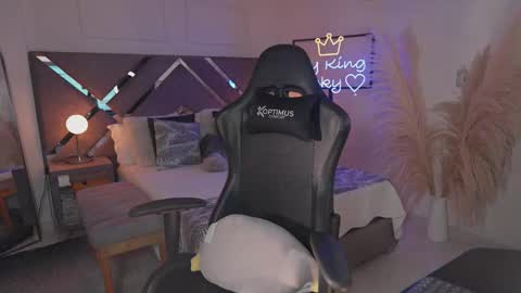 Snapshot of kateowens chatting on 11.04.25 Kate Owens online show from 11.04.25