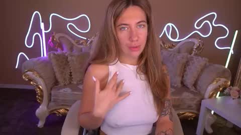 Snapshot of kateshanny chatting on 10.12.25 Kate online show from 10.12.25