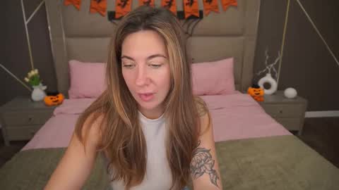 Snapshot of kateshanny chatting on 10.31.25 Kate online show from 10.31.25