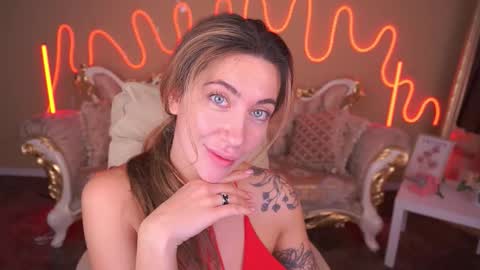 Snapshot of kateshanny chatting on 11.19.25 Kate online show from 11.19.25