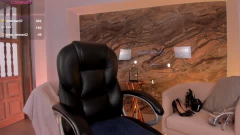 Snapshot of katesunder chatting on 02.08.25 K A T E online show from 02.08.25