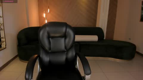 Snapshot of katesunder chatting on 02.09.25 K A T E online show from 02.09.25