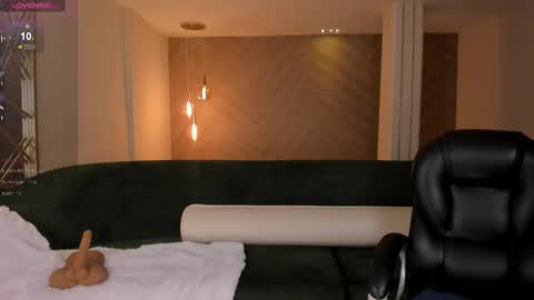 Snapshot of katesunder chatting on 02.09.25 K A T E online show from 02.09.25