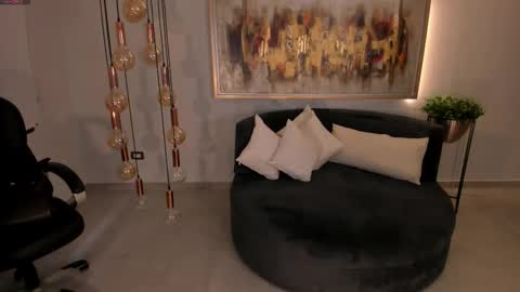 Snapshot of katesunder chatting on 09.08.25 K A T E online show from 09.08.25