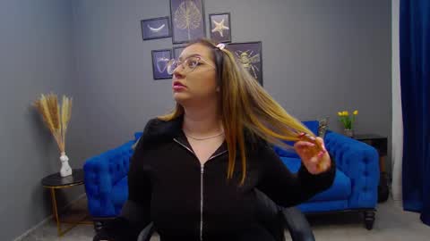 Snapshot of katewalker_ chatting on 12.09.24 Kate online show from 12.09.24