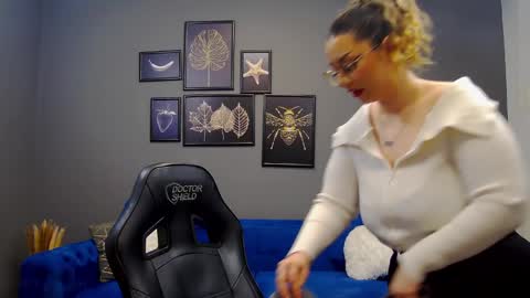 Snapshot of katewalker_ chatting on 01.29.25 Kate online show from 01.29.25