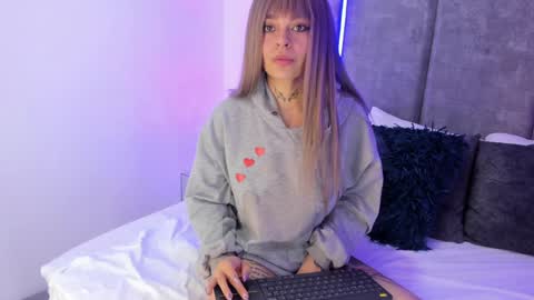 KatheGomez  online show from 01.05.25