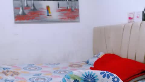 Snapshot of katherinne03 chatting on 09.29.25 natalia online show from 09.29.25