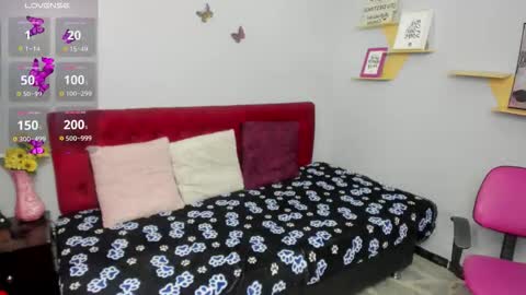 Snapshot of kathina_giraldo chatting on 10.08.25 Paola online show from 10.08.25