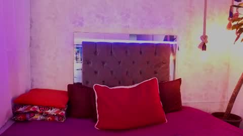 Snapshot of kathira_londres chatting on 07.18.26 Sofia online show from 07.18.26