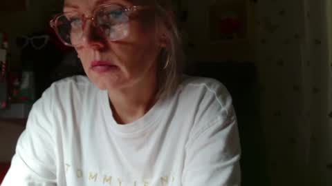 Snapshot of kathleenedwards chatting on 07.13.26 Kathleen online show from 07.13.26