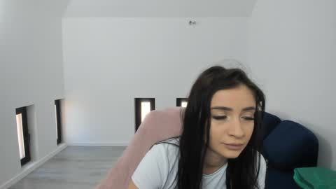      online show from 03.06.25