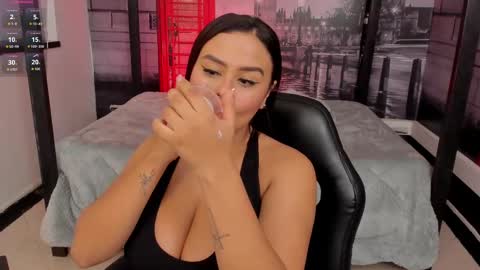 Snapshot of katia_bigboobs11 chatting on 10.23.25 Katia online show from 10.23.25