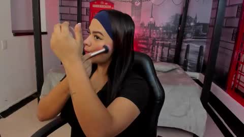 Snapshot of katia_bigboobs11 chatting on 10.31.25 Katia online show from 10.31.25