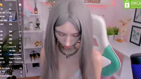 Katia  online show from 02.25.25