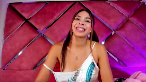 Snapshot of katiagarcia_ chatting on 10.24.25 katiagarcia_ online show from 10.24.25