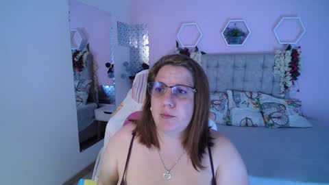 katerin Joness online show from 01.12.25