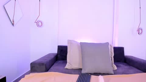 Snapshot of katiecruz_ chatting on 01.06.25 Katie online show from 01.06.25